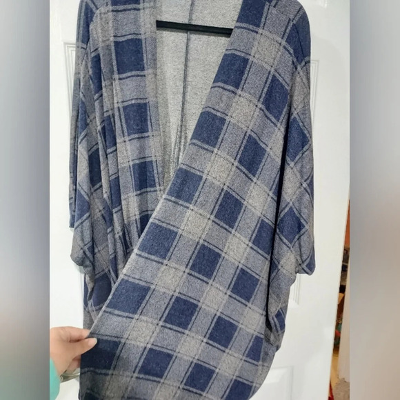 NWOT Lane Bryant Blue & Gray Plaid Short Dolman Sleeve Open Front Cardigan 18/20 - Picture 7 of 10